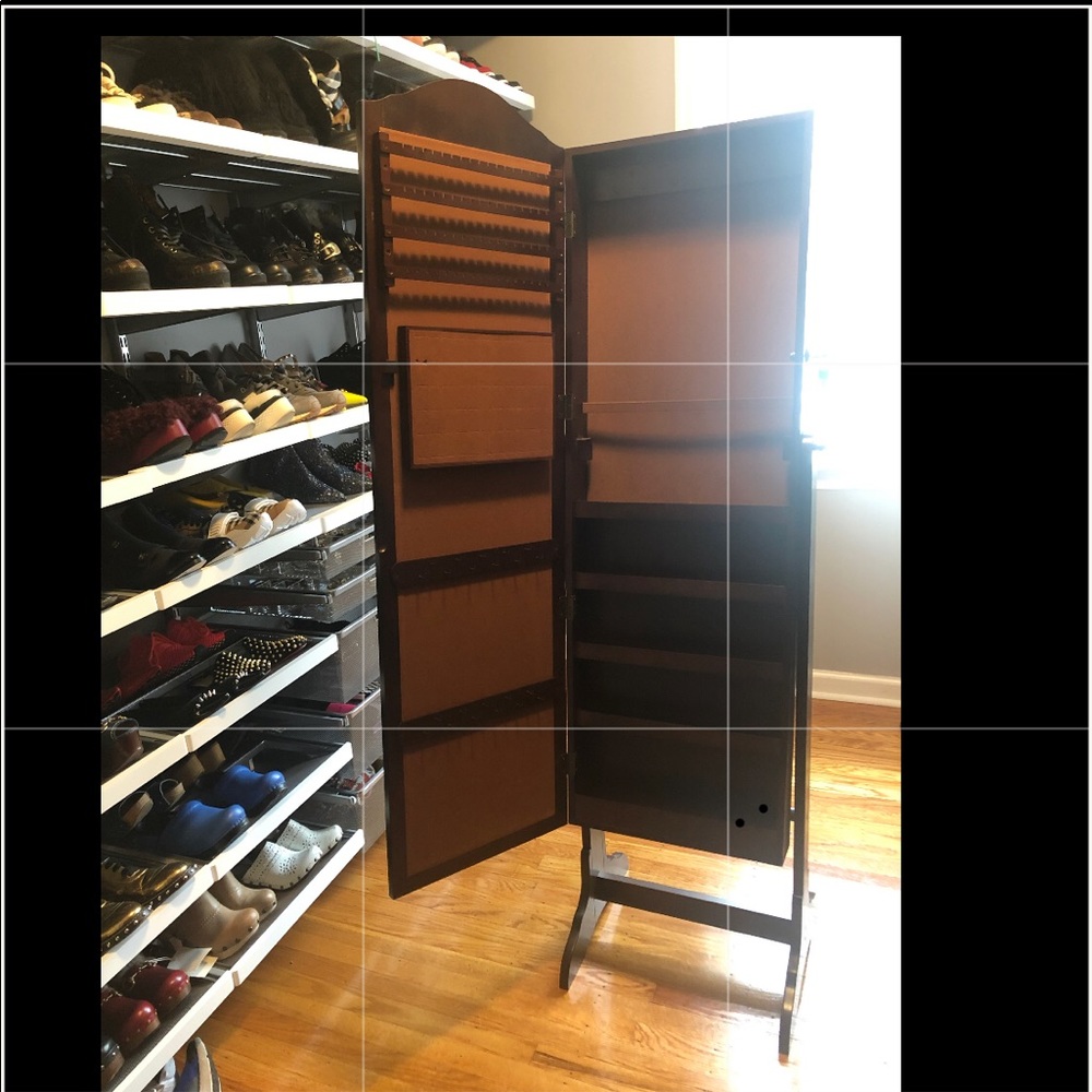 Stand up jewelry box